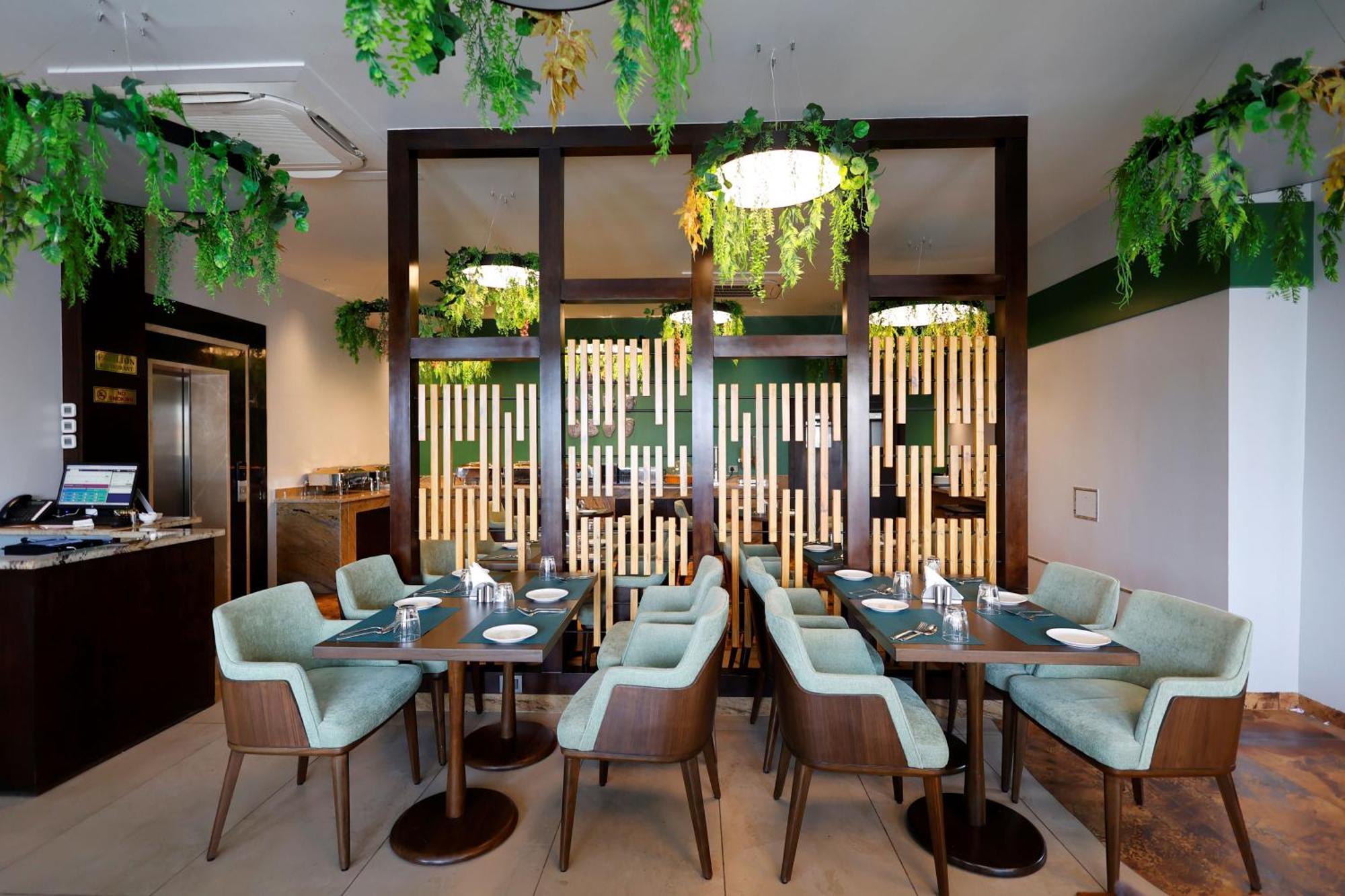 Quality Inn City Centre Varanasi Exterior photo